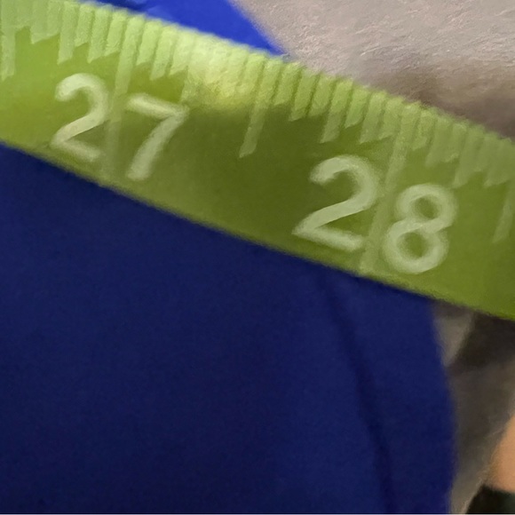 Deep blue top with shoulder slits. Chiffon type material - Picture 6 of 6